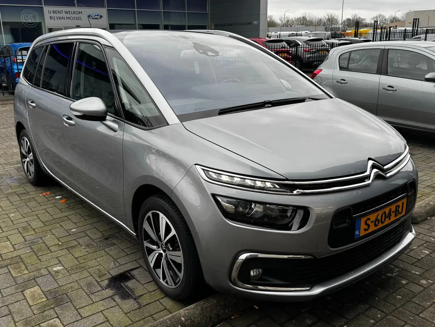 Citroen C4 Picasso C4 Picasso 1.6 e-THP Shine Grijs - 1