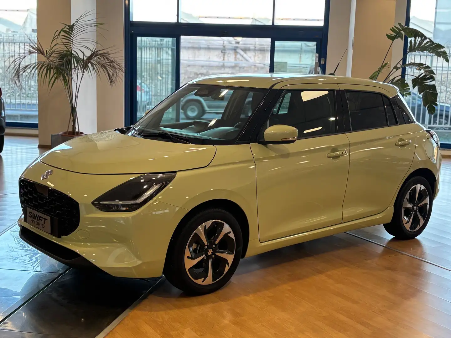 Suzuki Swift 1.2h Top 2wd Mod. Year 2024 Verde - 1