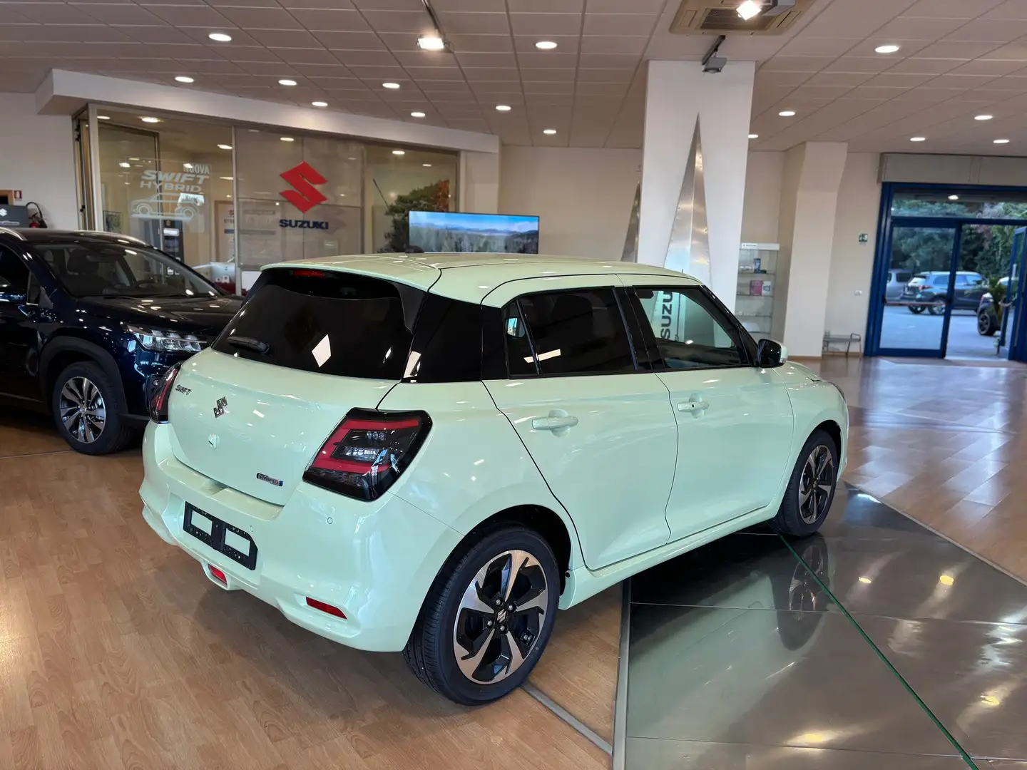 Suzuki Swift 1.2h Top 2wd Mod. Year 2024 Verde - 2