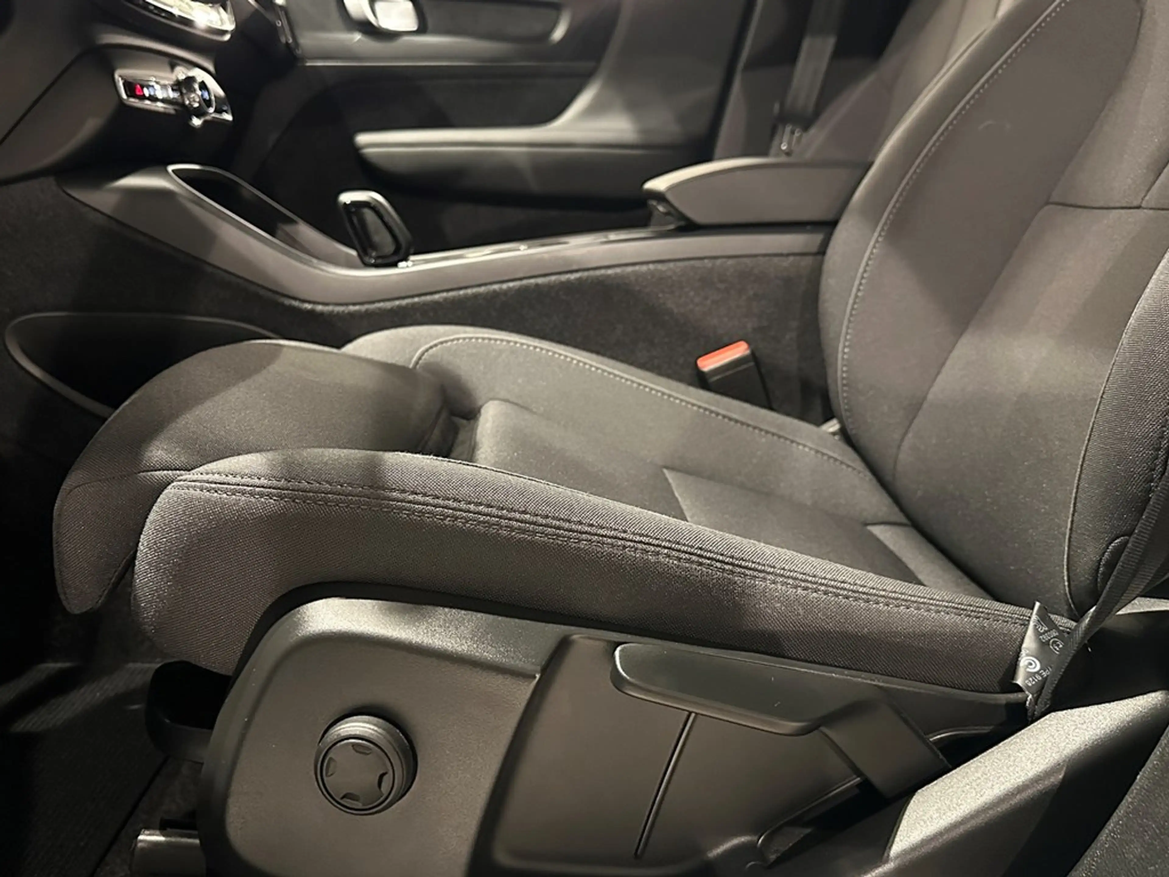 Volvo C40 Recharge Extended Range + electr trekhaak — photo 6