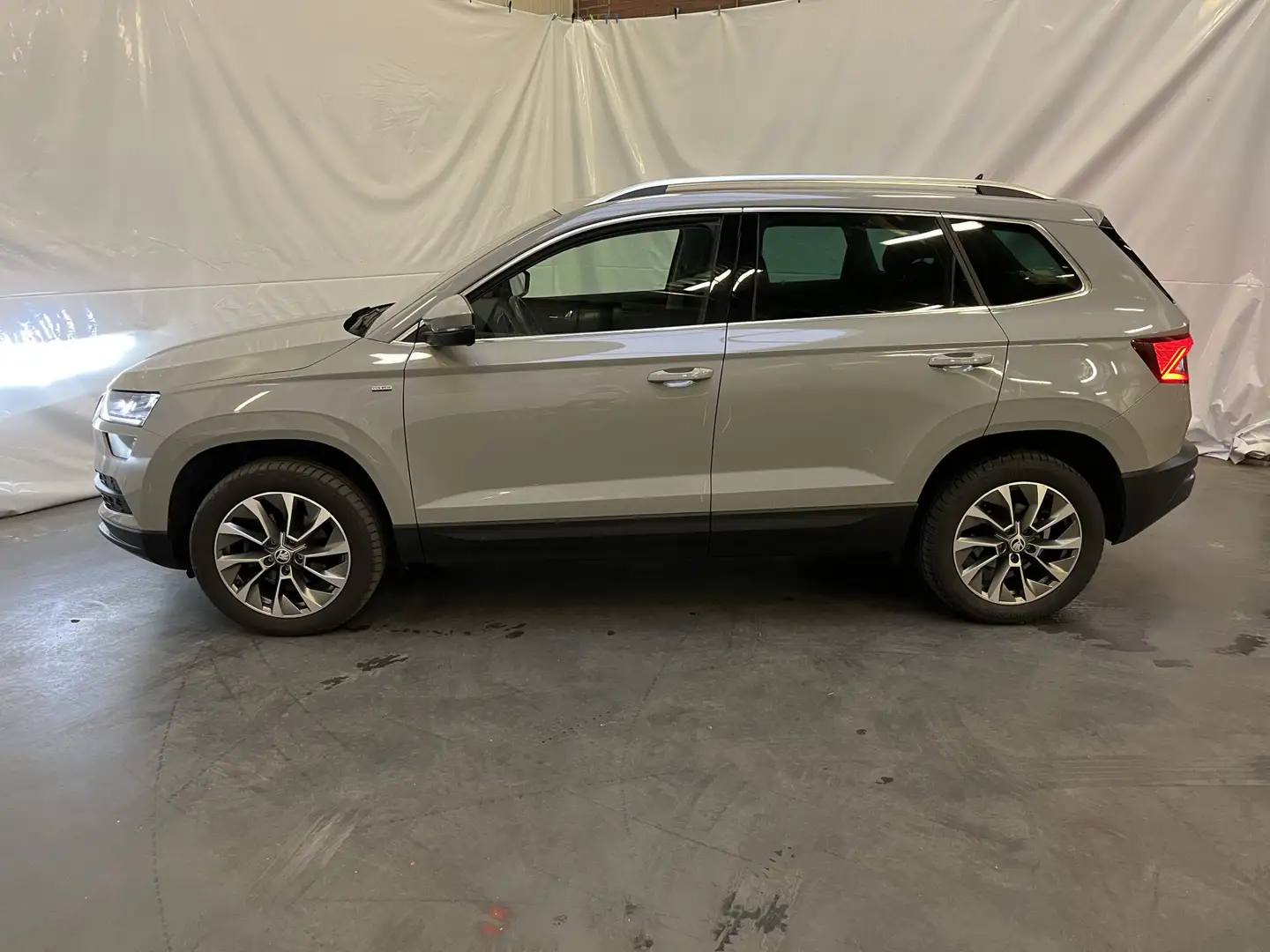 Skoda Karoq 1.5 TSI ACT Style / AUTOMAAT/ STUUR+STOEL VERWARM. Grijs - 2