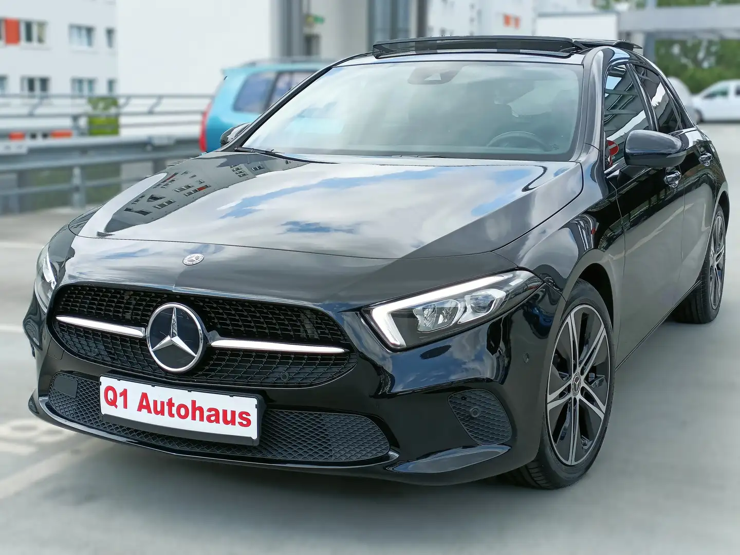 Mercedes-Benz A 180 LED/LEDER/PANORAMA/RFK/AMBIENTE/WIDESCREEN/18ZOLL Schwarz - 1