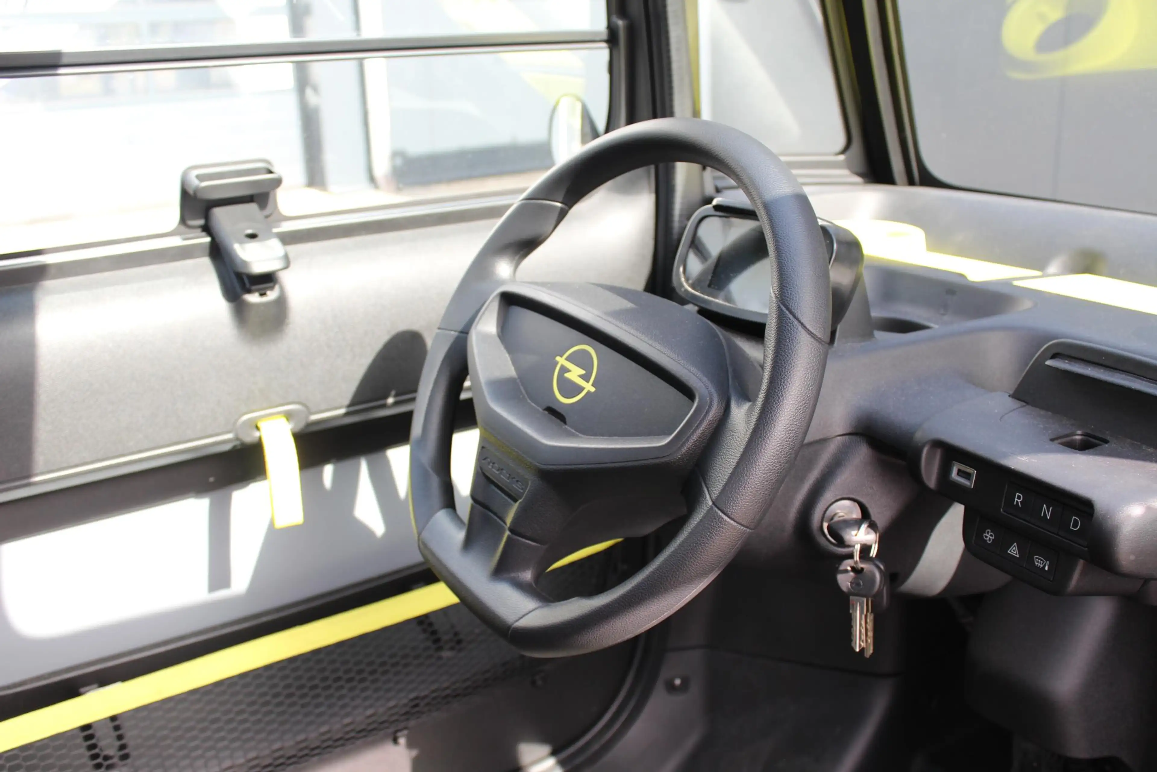 Opel Rocks-e Base | Panoramadak | — photo 2