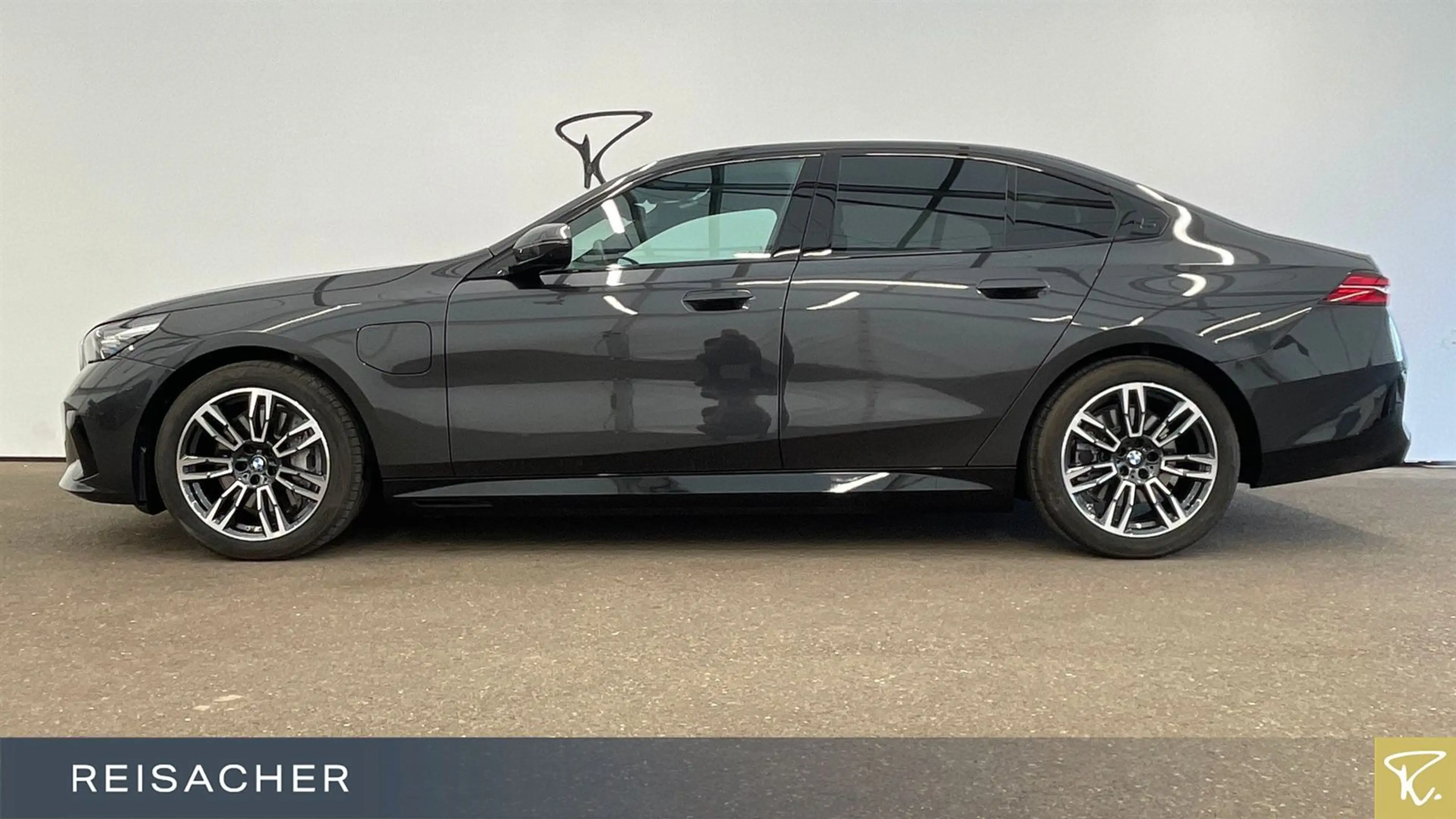 BMW 550 e A xDrive Lim M-Sport,AHK,DAProf,Leder,Autom — photo 9