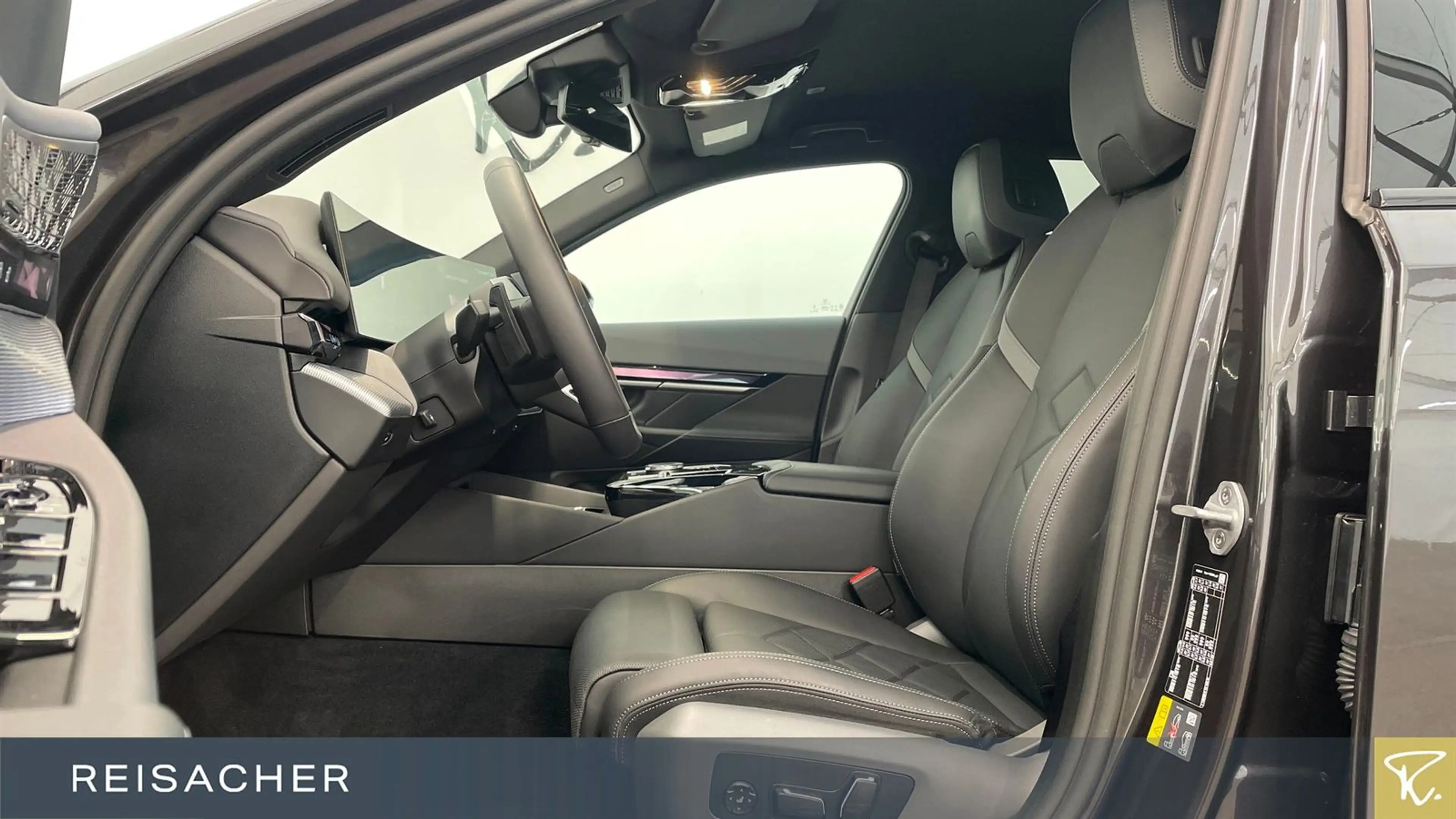 BMW 550 e A xDrive Lim M-Sport,AHK,DAProf,Leder,Autom — photo 4