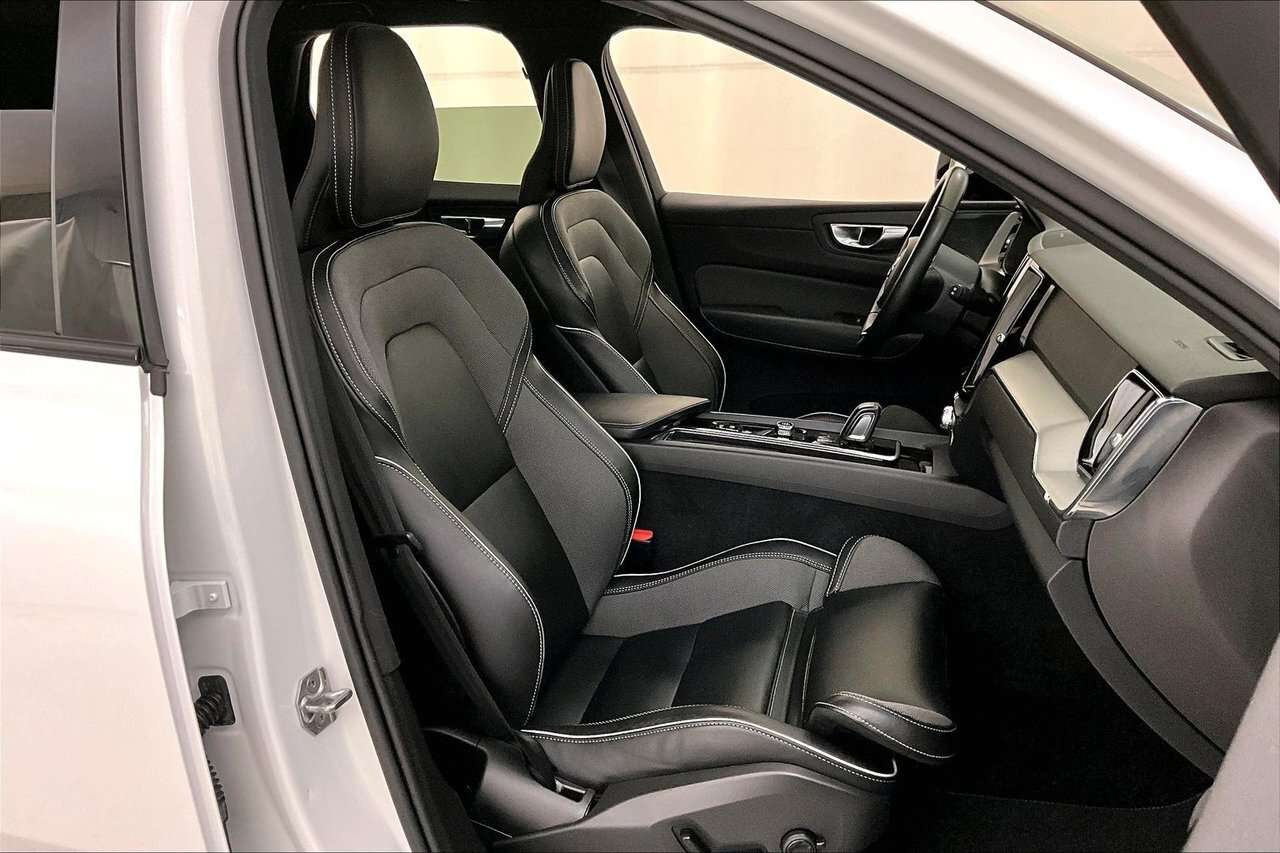 2022 Volvo XC60 R-DESIGN HARMAN KARDON - CLIMATE - 21'' WHEELS / H thumb 7
