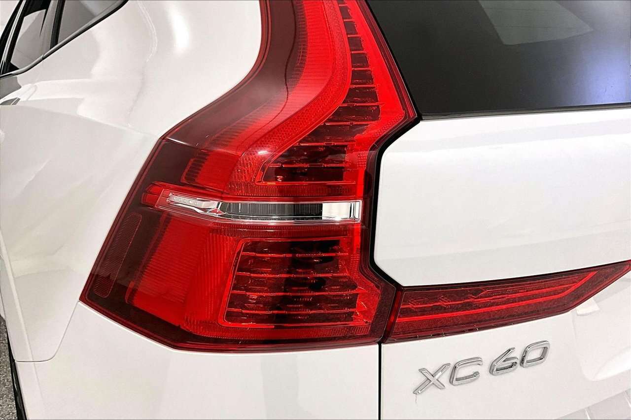 2022 Volvo XC60 R-DESIGN HARMAN KARDON - CLIMATE - 21'' WHEELS / H thumb 32