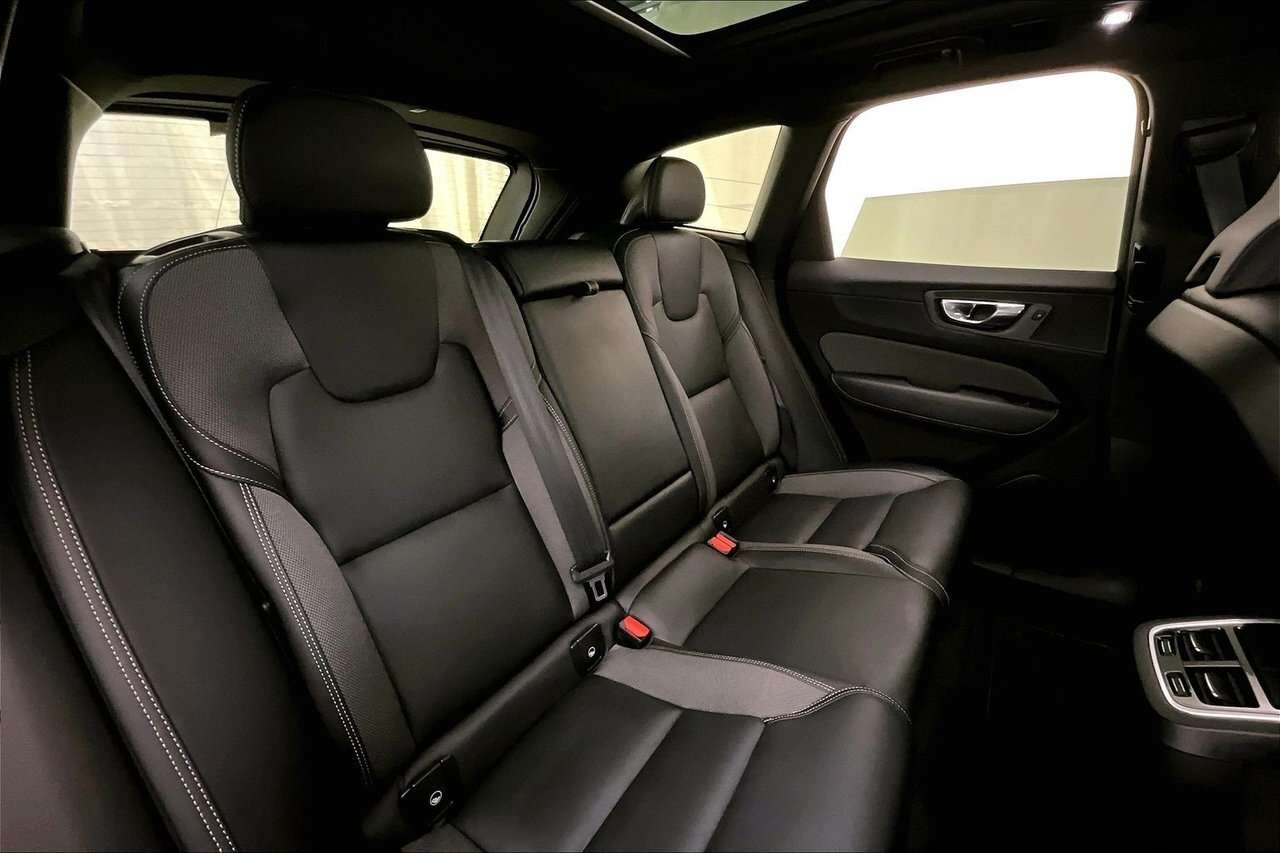 2022 Volvo XC60 R-DESIGN HARMAN KARDON - CLIMATE - 21'' WHEELS / H thumb 29