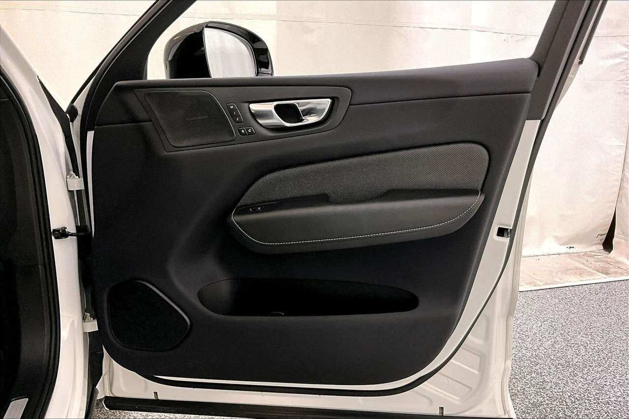 2022 Volvo XC60 R-DESIGN HARMAN KARDON - CLIMATE - 21'' WHEELS / H thumb 19