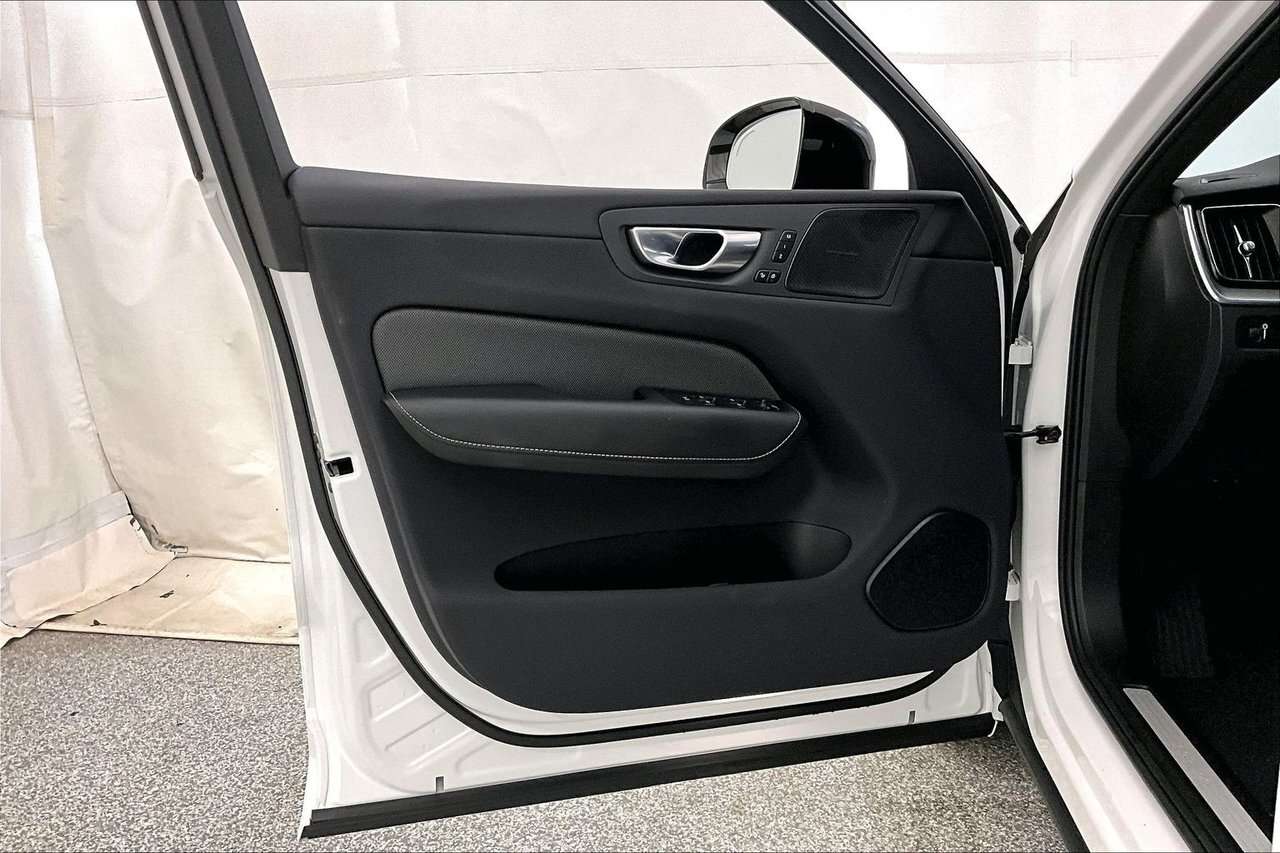 2022 Volvo XC60 R-DESIGN HARMAN KARDON - CLIMATE - 21'' WHEELS / H thumb 18