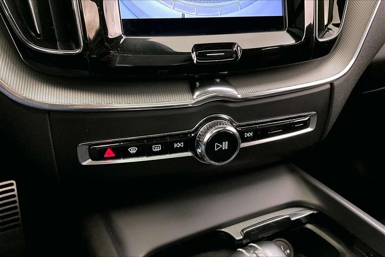 2022 Volvo XC60 R-DESIGN HARMAN KARDON - CLIMATE - 21'' WHEELS / H thumb 24