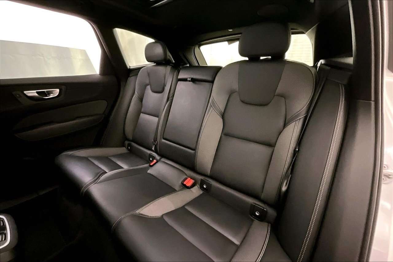 2022 Volvo XC60 R-DESIGN HARMAN KARDON - CLIMATE - 21'' WHEELS / H thumb 28