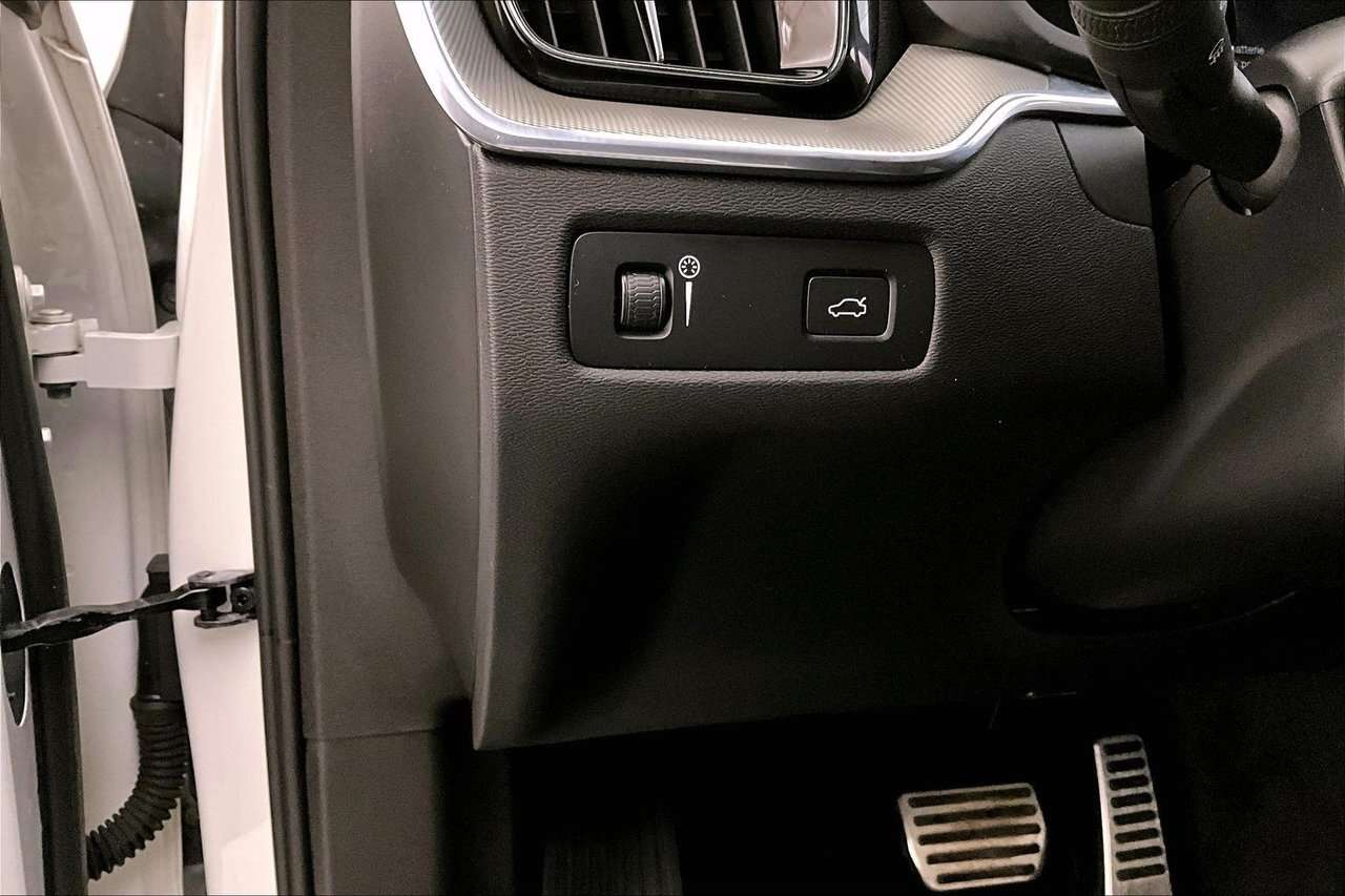 2022 Volvo XC60 R-DESIGN HARMAN KARDON - CLIMATE - 21'' WHEELS / H thumb 26