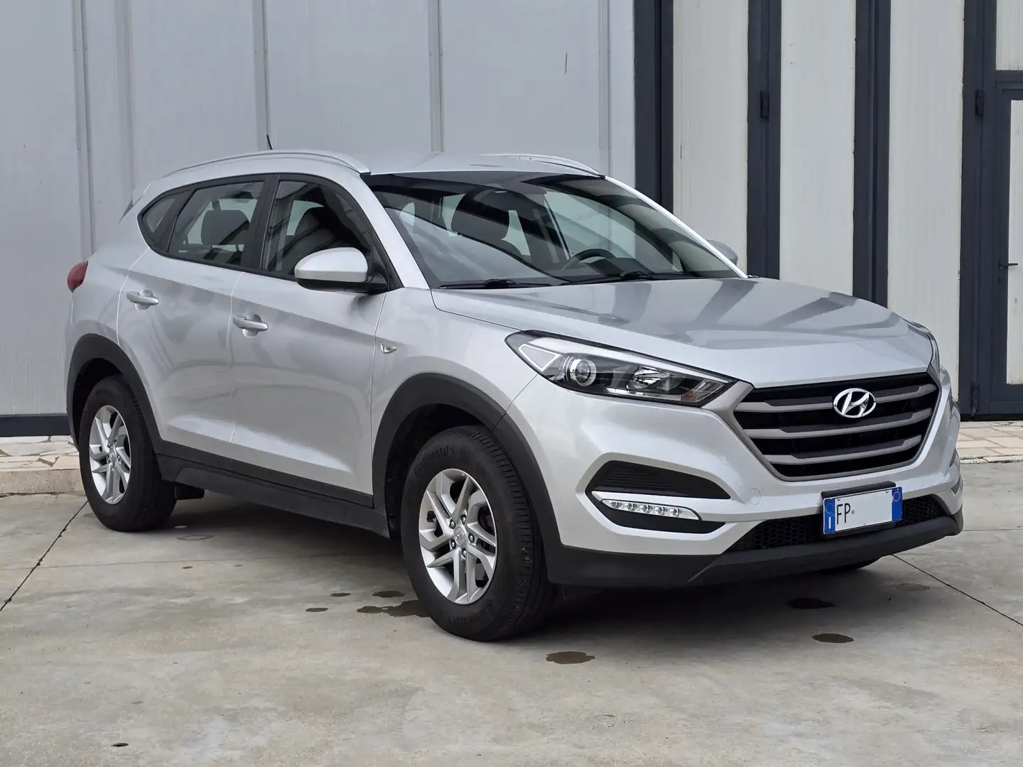 Hyundai TUCSON Tucson II 1.7 crdi Comfort 2wd 115cv Argent - 1
