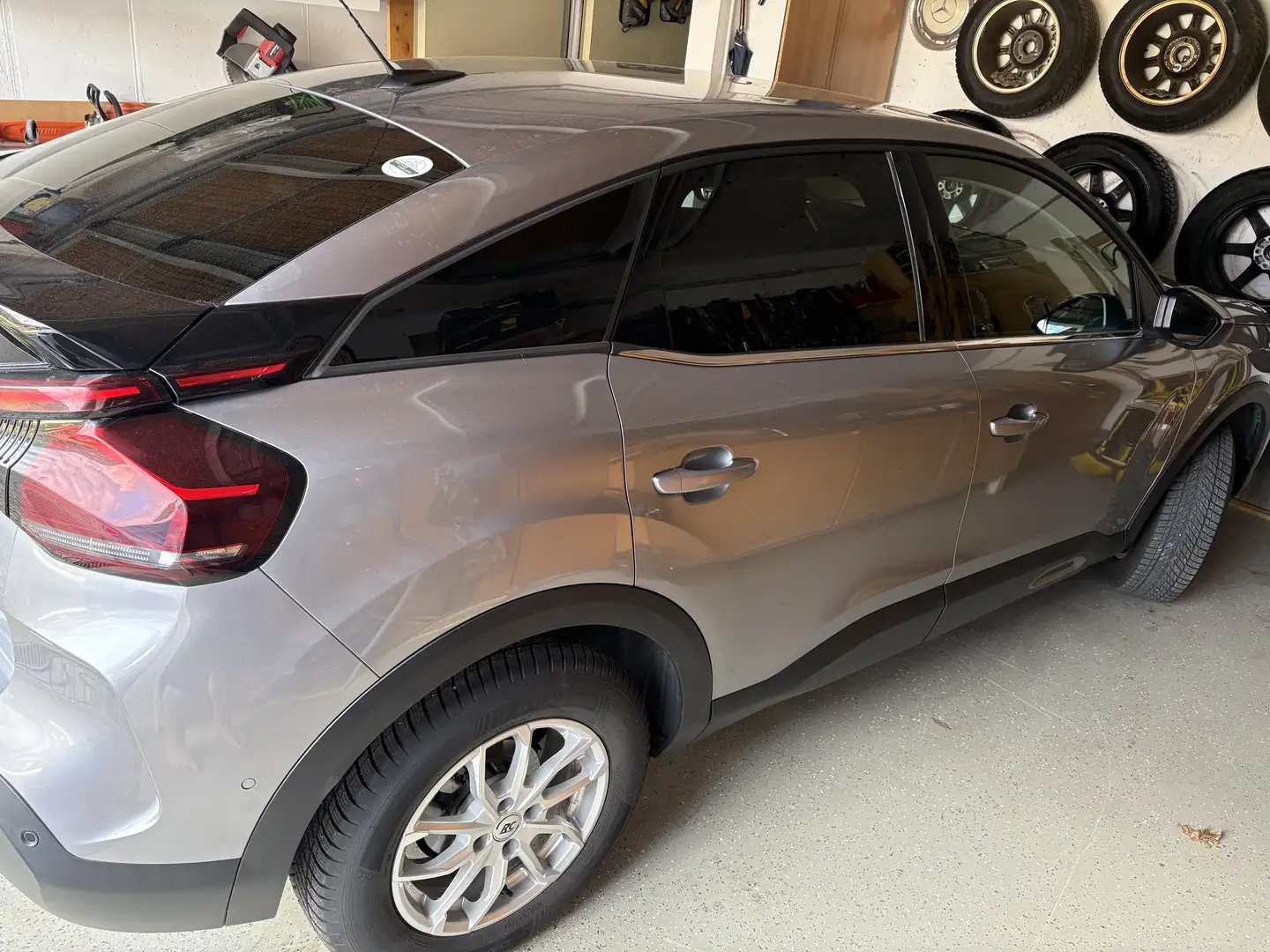 Citroen C4 X PureTech 130 EAT8 Shine Grau - 2