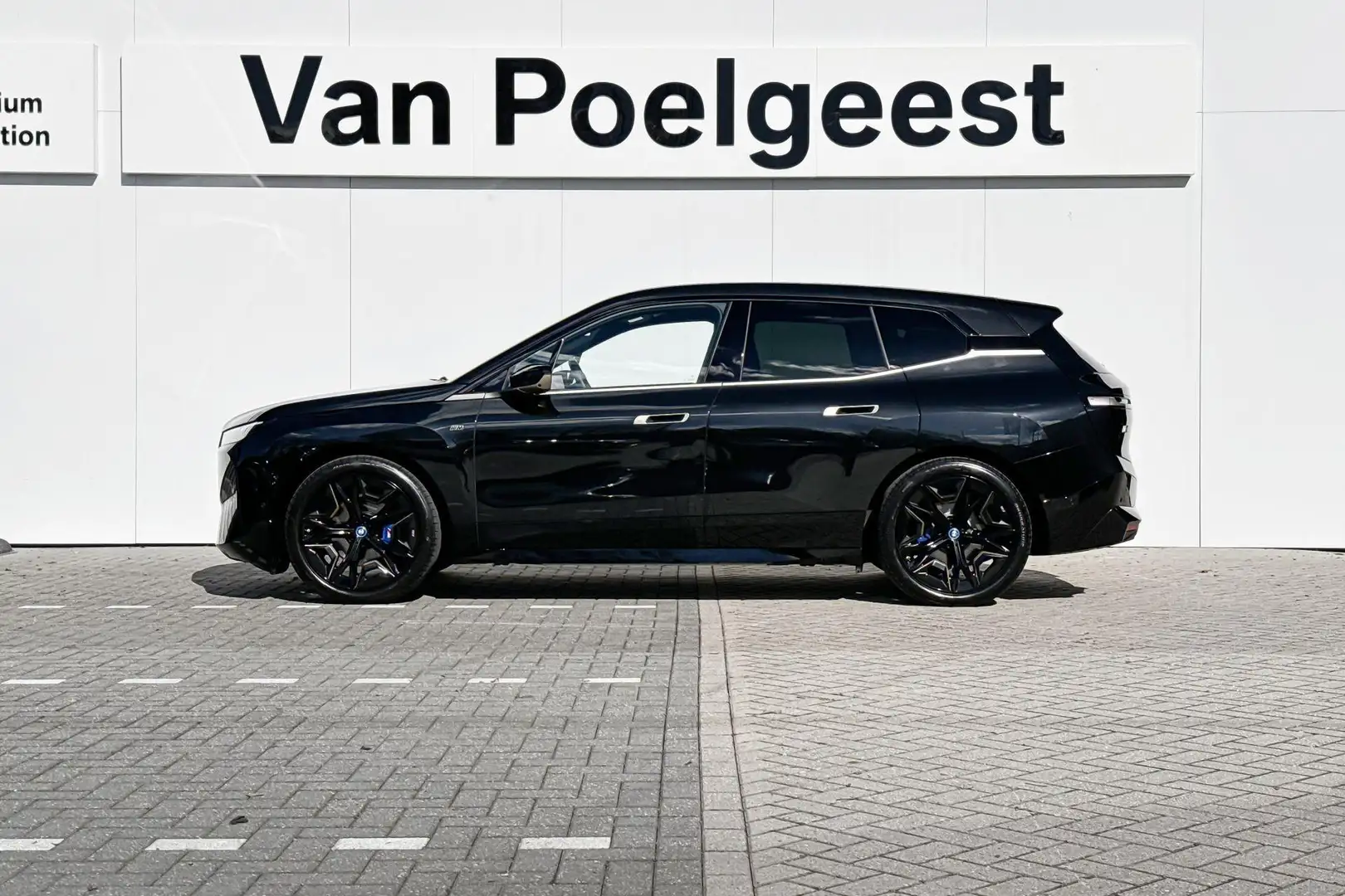 BMW iX M60 High Executive 112 kWh | Summer Sale 100 Zwart - 2