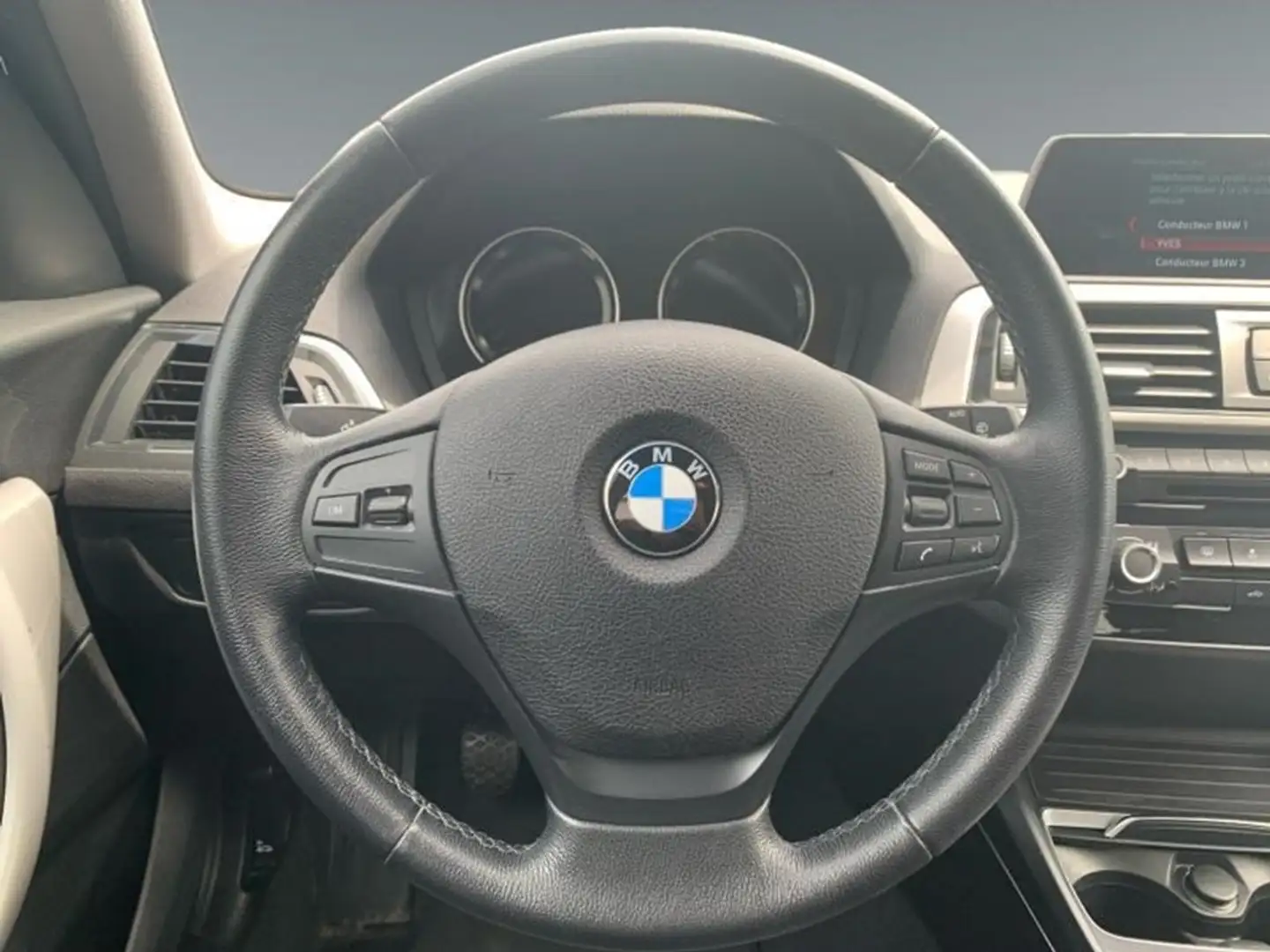 BMW 114 Hatchback Noir - 2