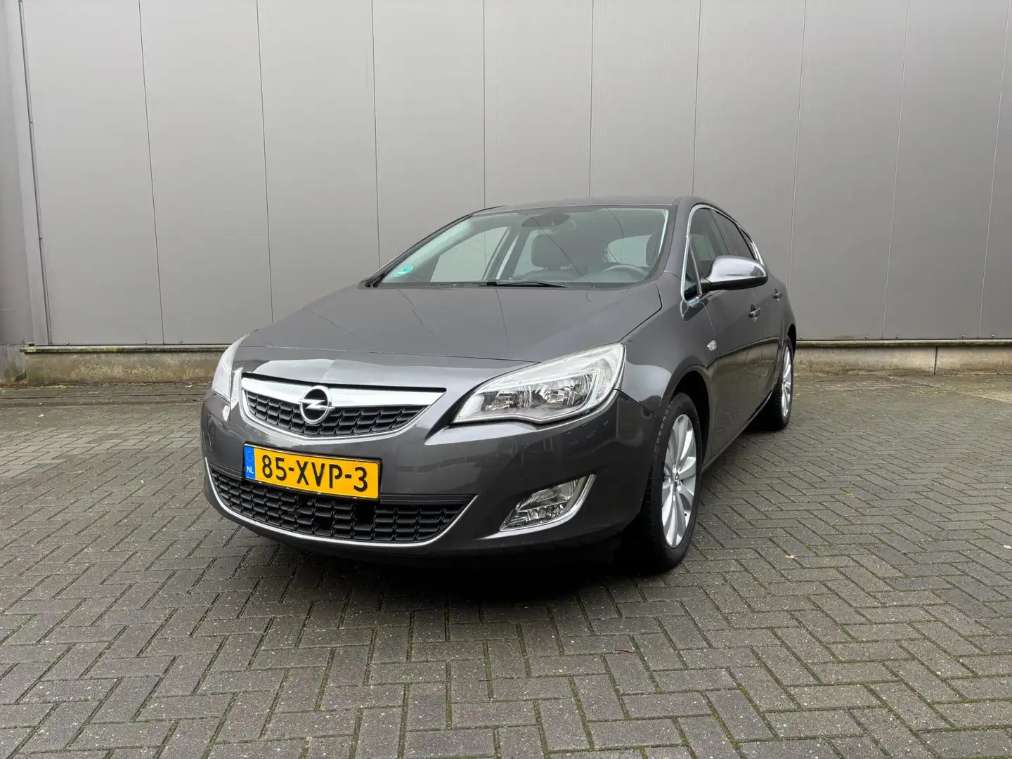 Opel Astra 1.4 Turbo Cosmo Grijs - 1