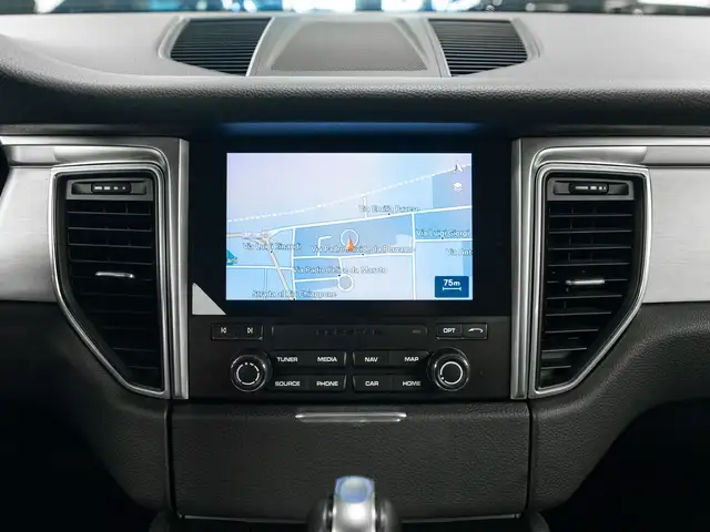 Porsche Macan view 14