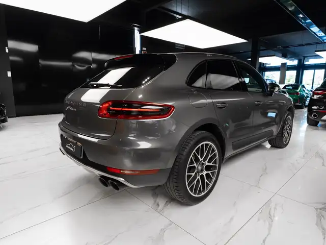 Porsche Macan view 4