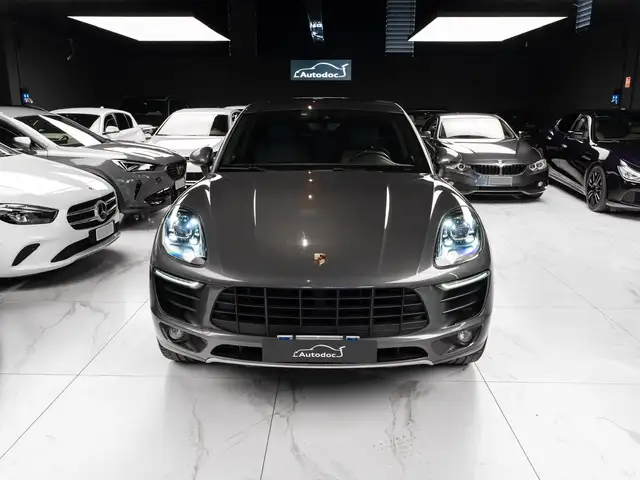 Porsche Macan view 2