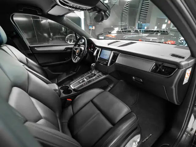 Porsche Macan view 16