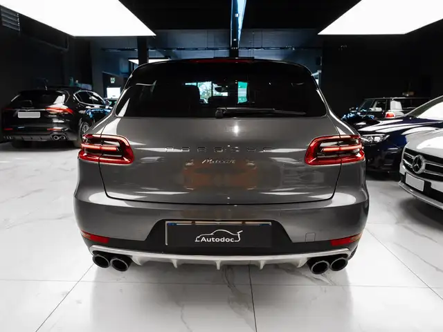 Porsche Macan view 5