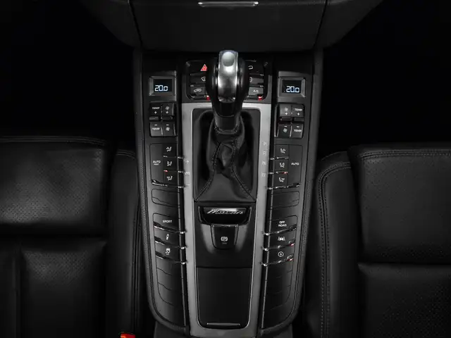 Porsche Macan view 15