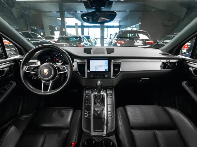Porsche Macan view 13
