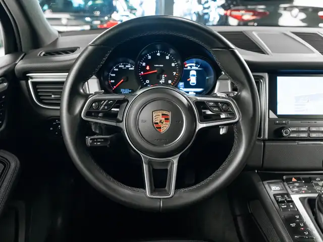 Porsche Macan view 12