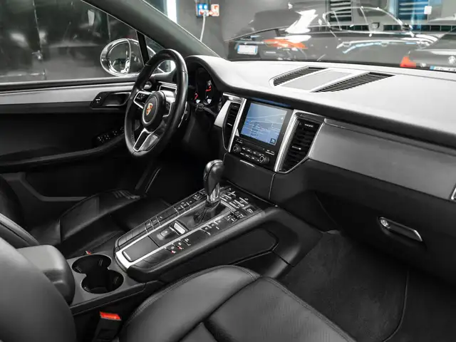 Porsche Macan view 19