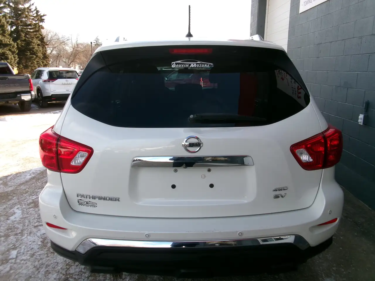 Nissan Pathfinder снимка Nissan Pathfinder