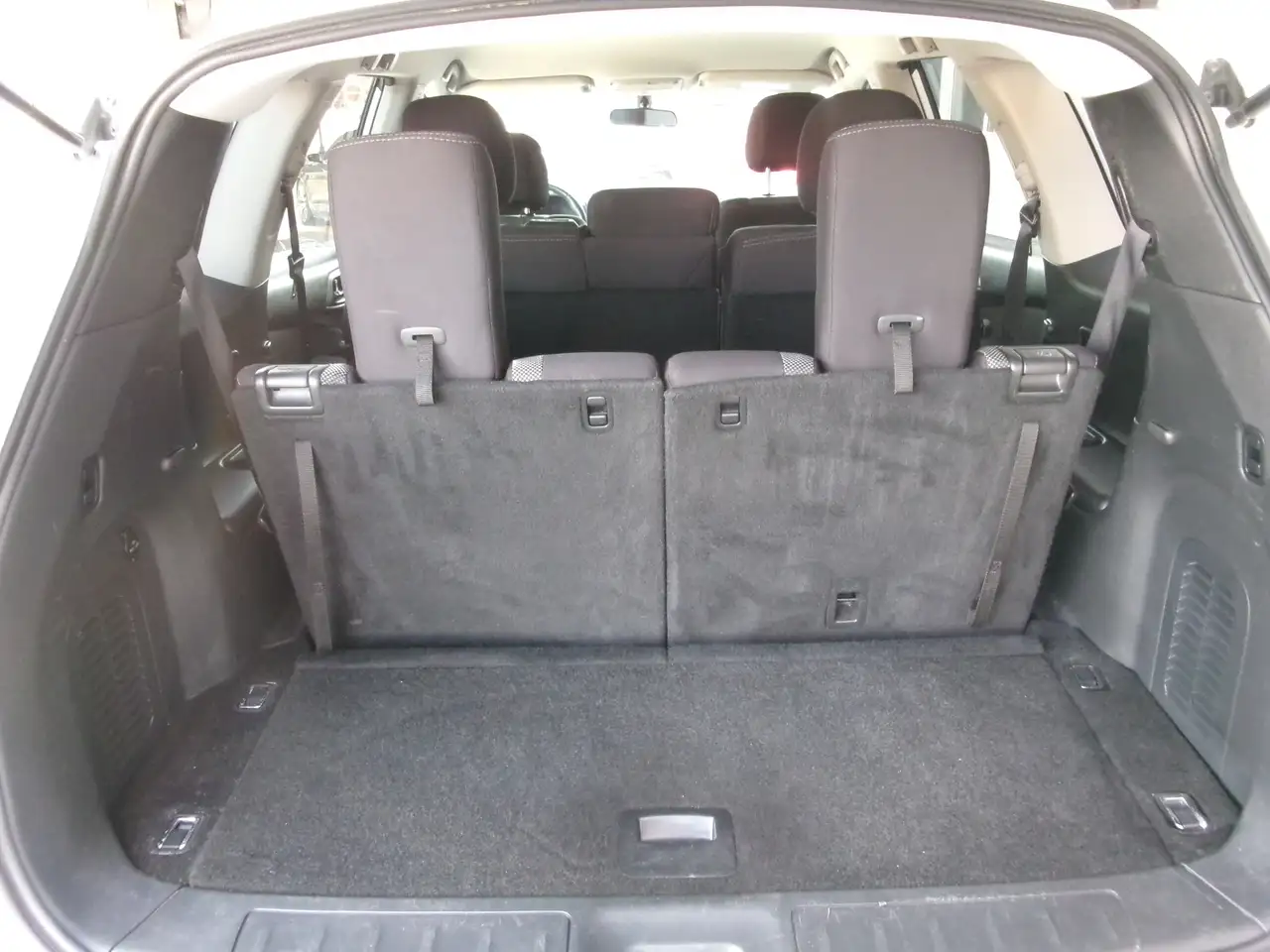 Nissan Pathfinder снимка Nissan Pathfinder