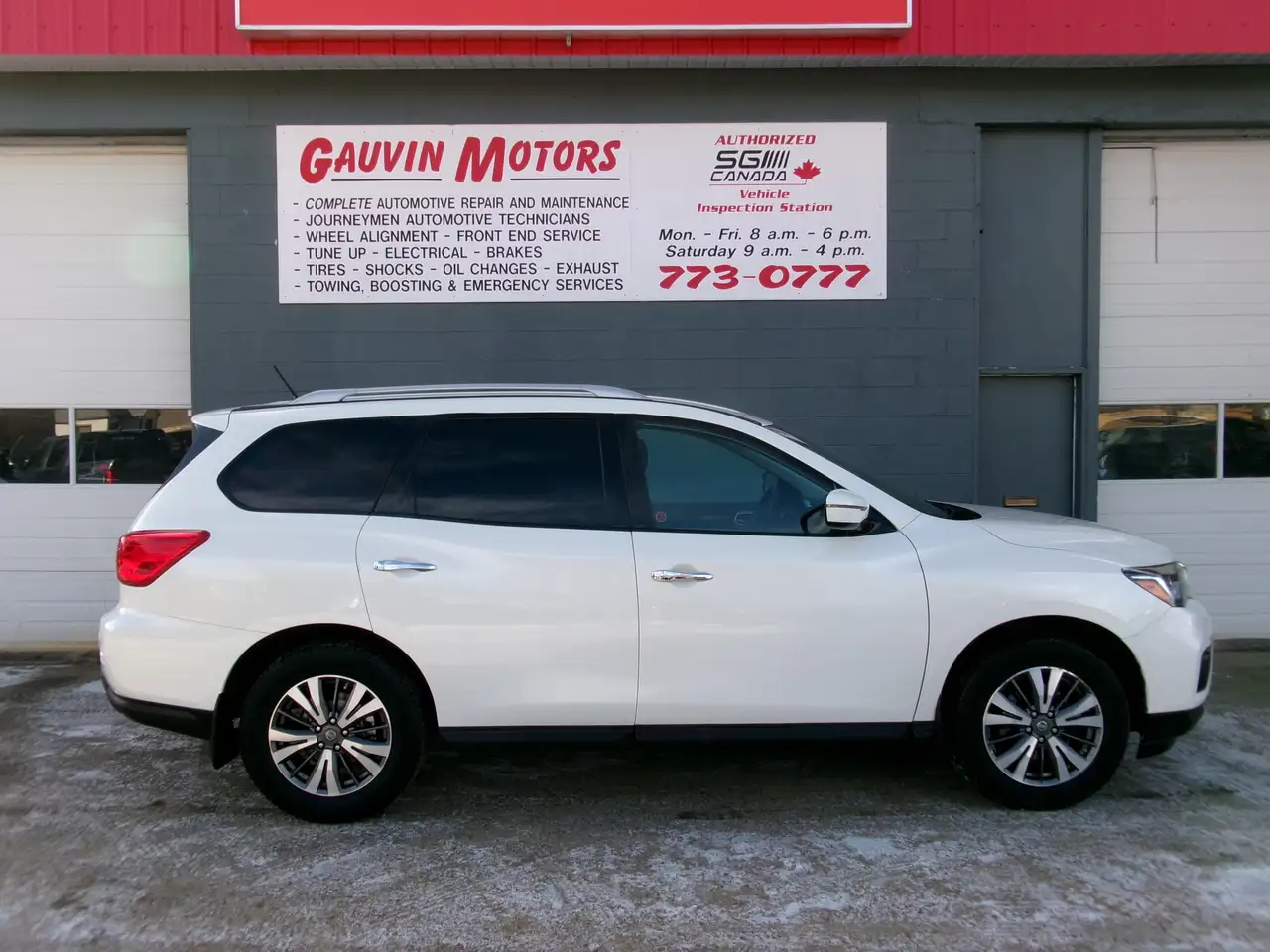 Nissan Pathfinder снимка Nissan Pathfinder