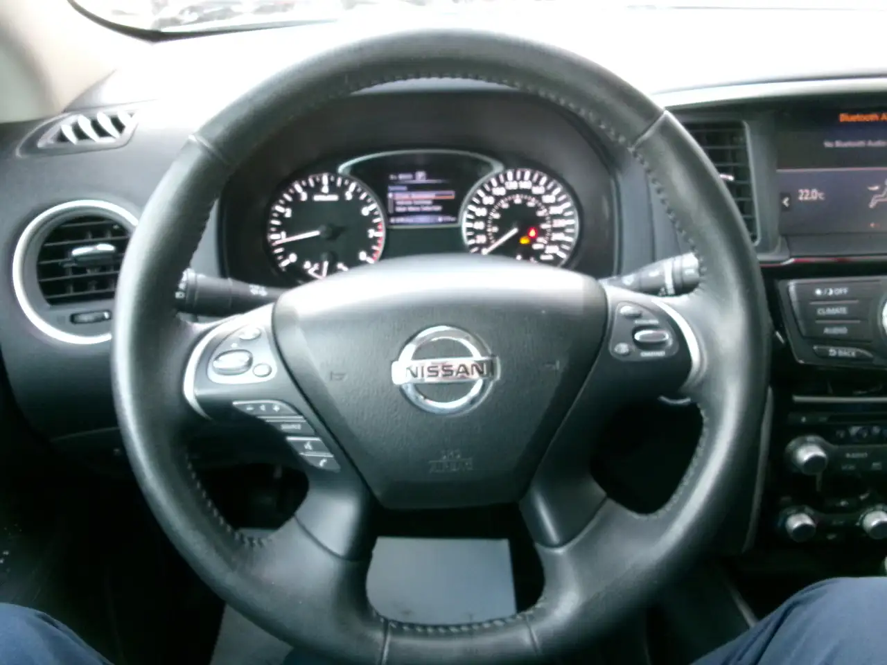 Nissan Pathfinder снимка Nissan Pathfinder