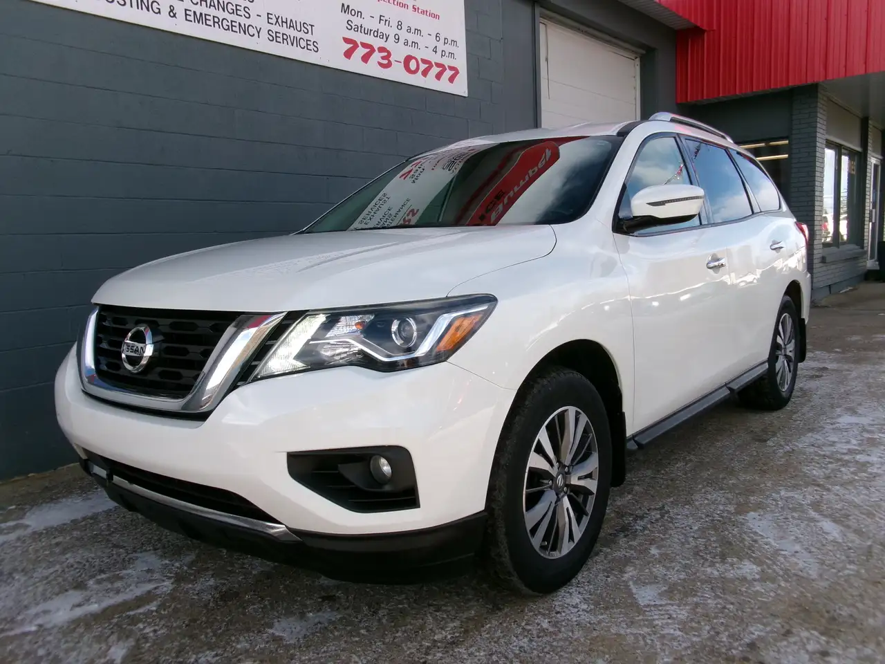 Nissan Pathfinder снимка Nissan Pathfinder
