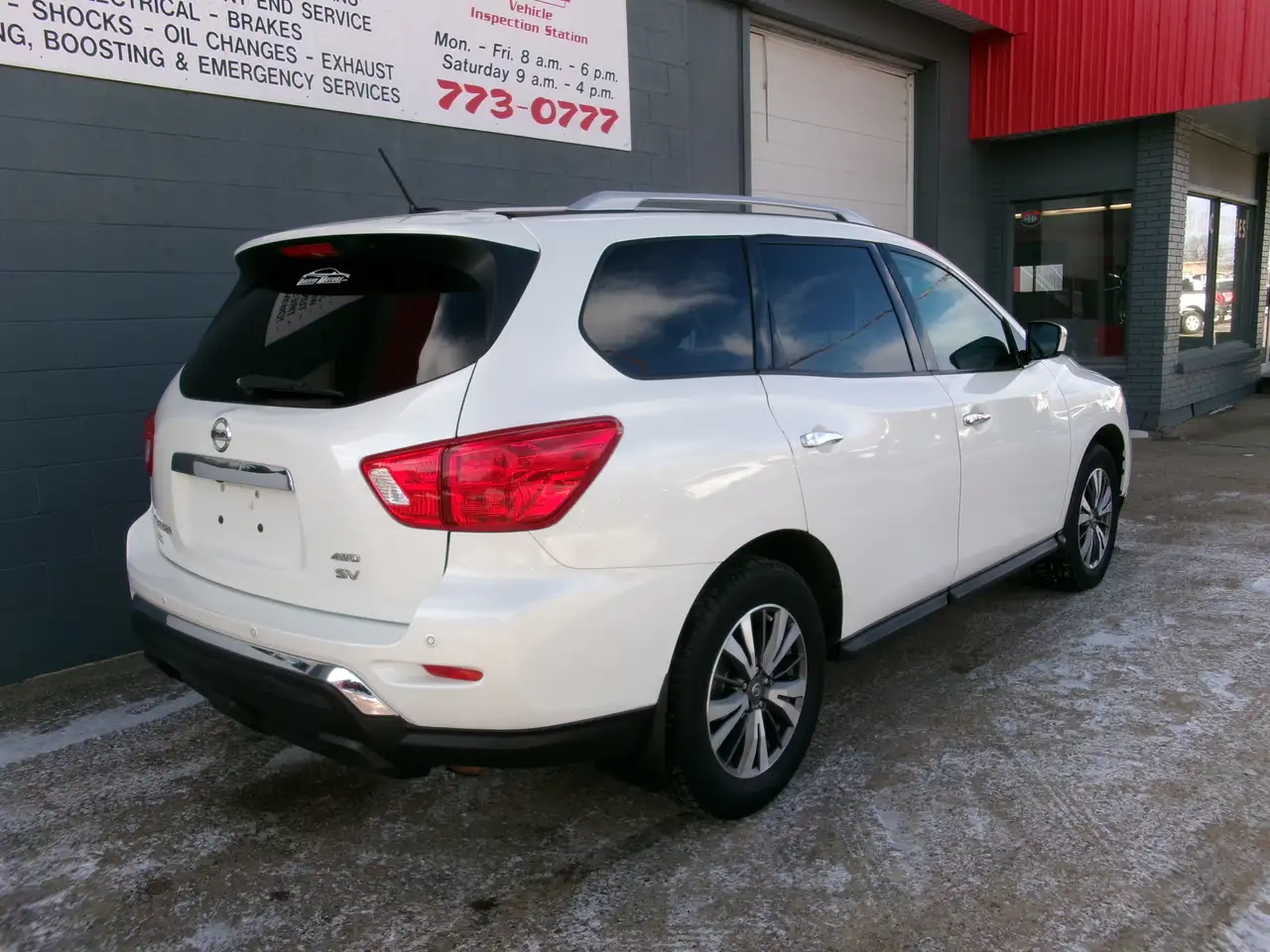 Nissan Pathfinder снимка Nissan Pathfinder