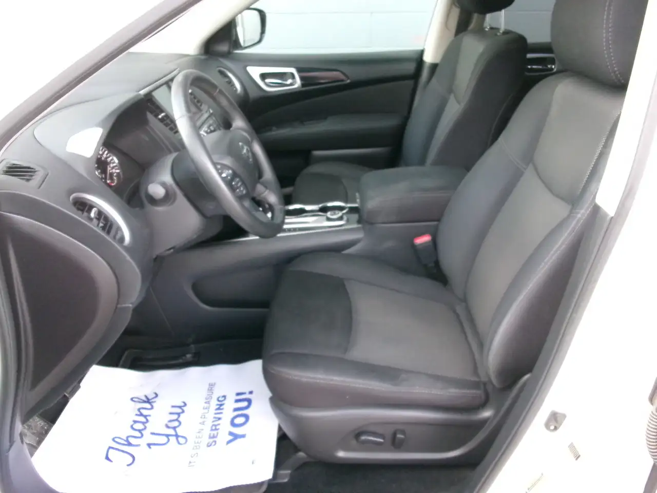 Nissan Pathfinder снимка Nissan Pathfinder