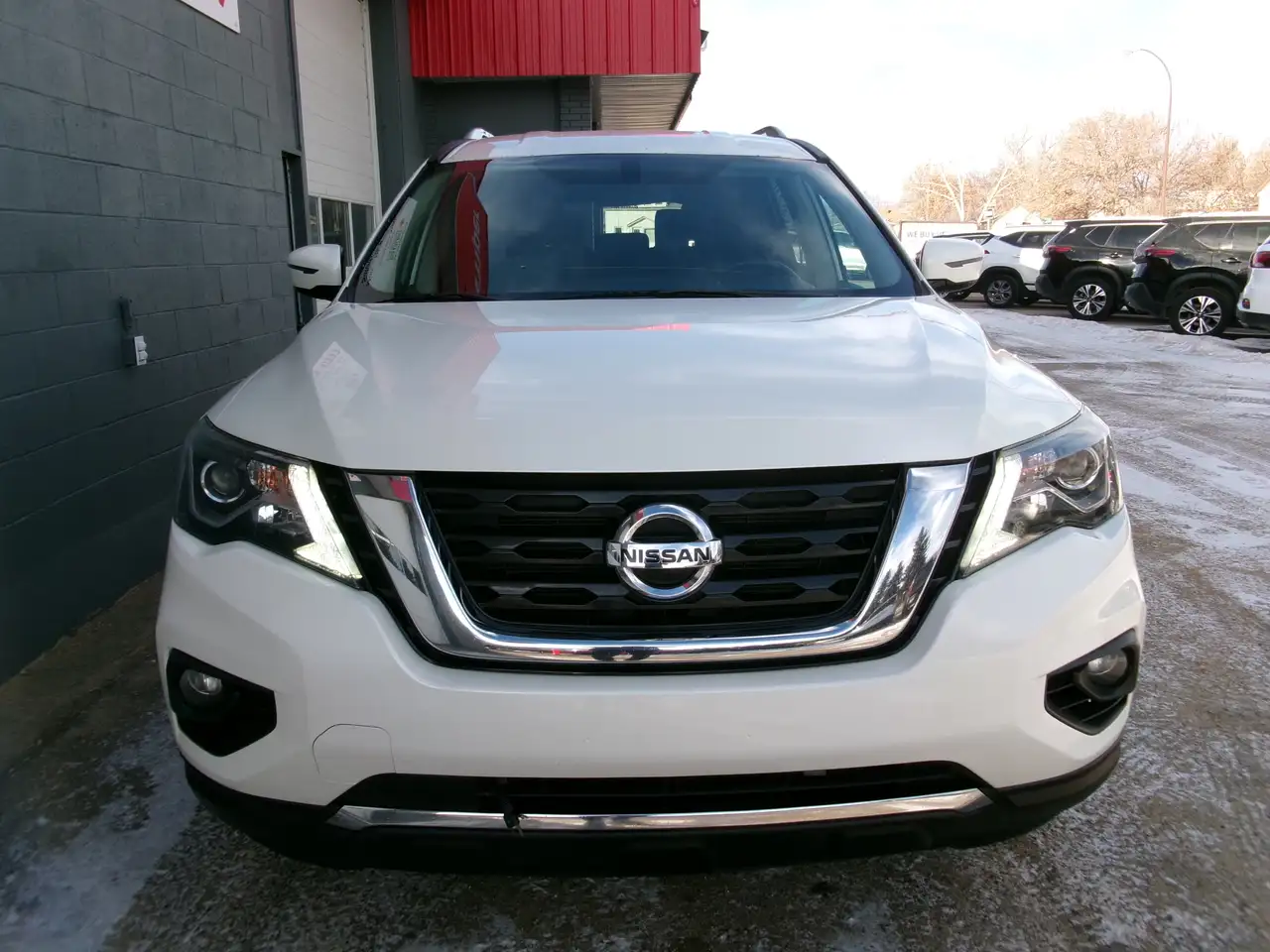 Nissan Pathfinder снимка Nissan Pathfinder
