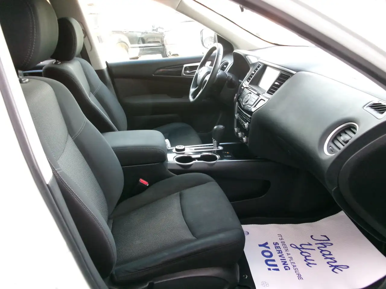 Nissan Pathfinder снимка Nissan Pathfinder