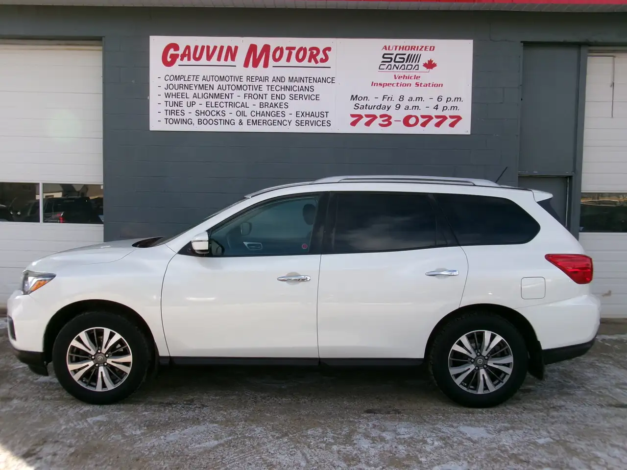 Nissan Pathfinder снимка Nissan Pathfinder