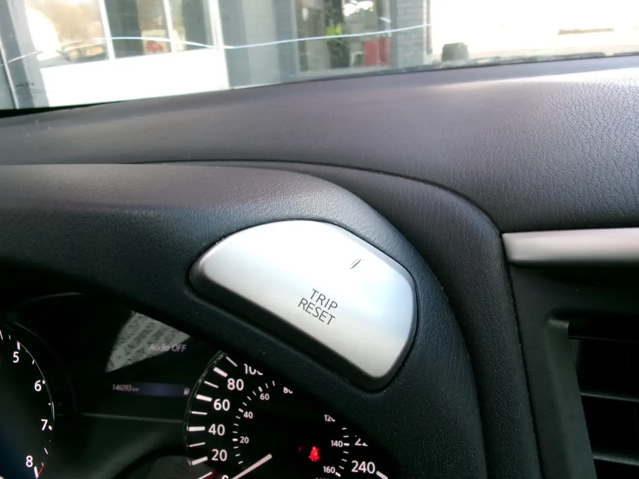 Nissan Pathfinder снимка Nissan Pathfinder