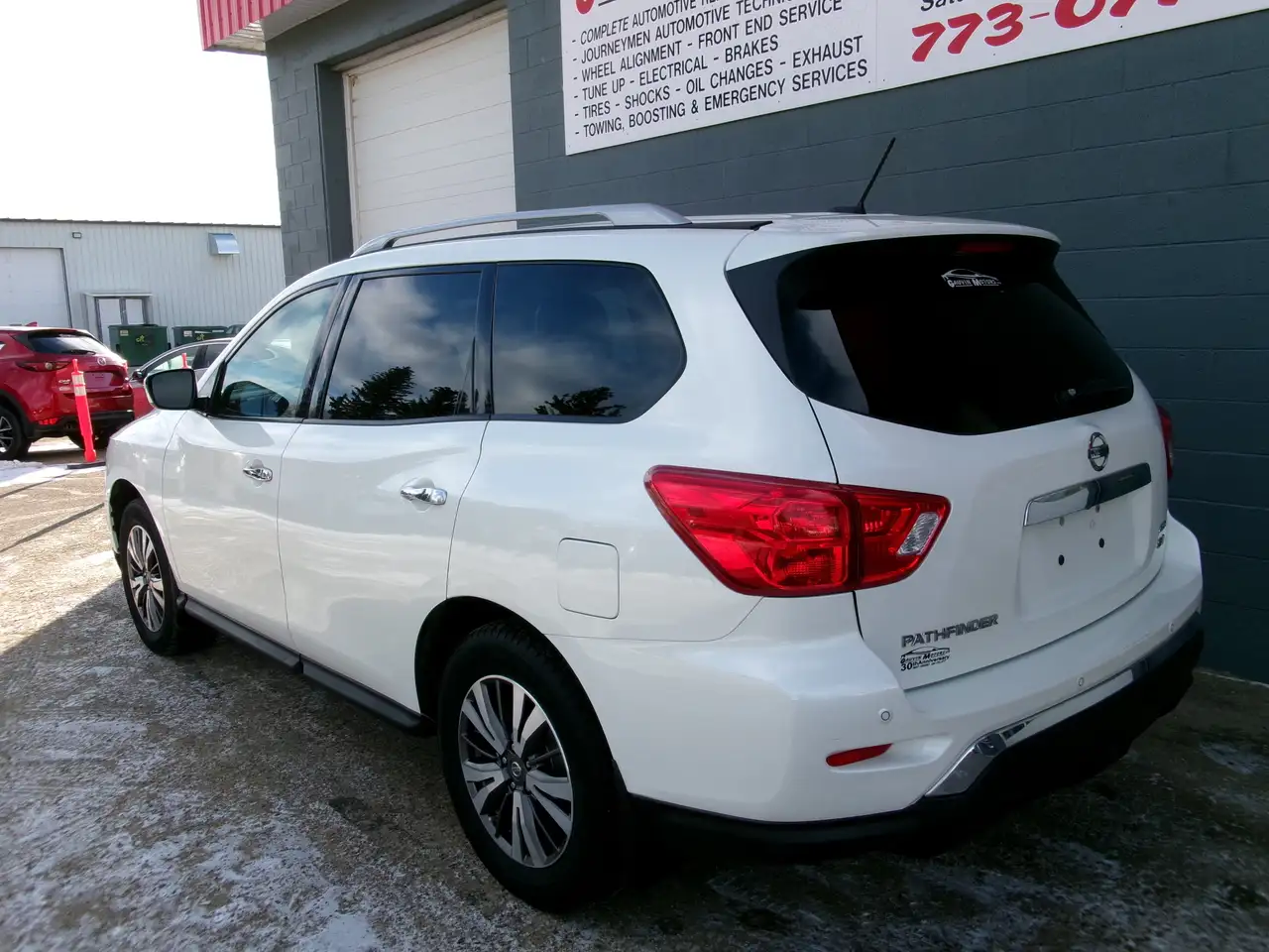Nissan Pathfinder снимка Nissan Pathfinder