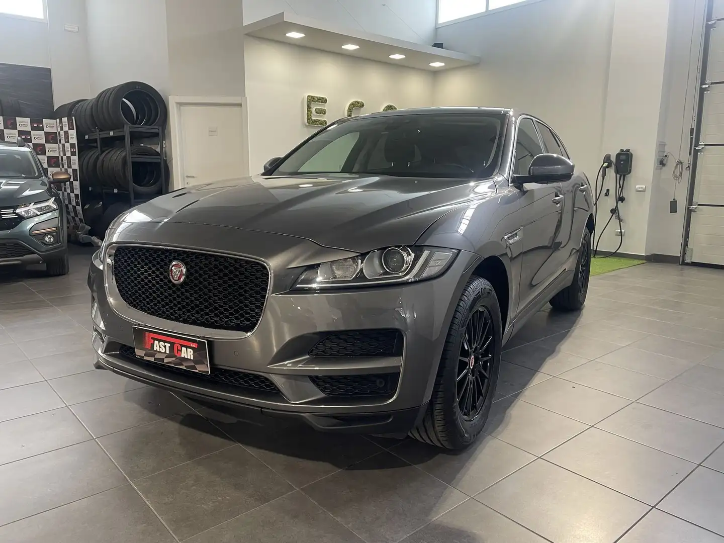 Jaguar F-Pace 2.0 D 180 CV aut. Portfolio Grigio - 1