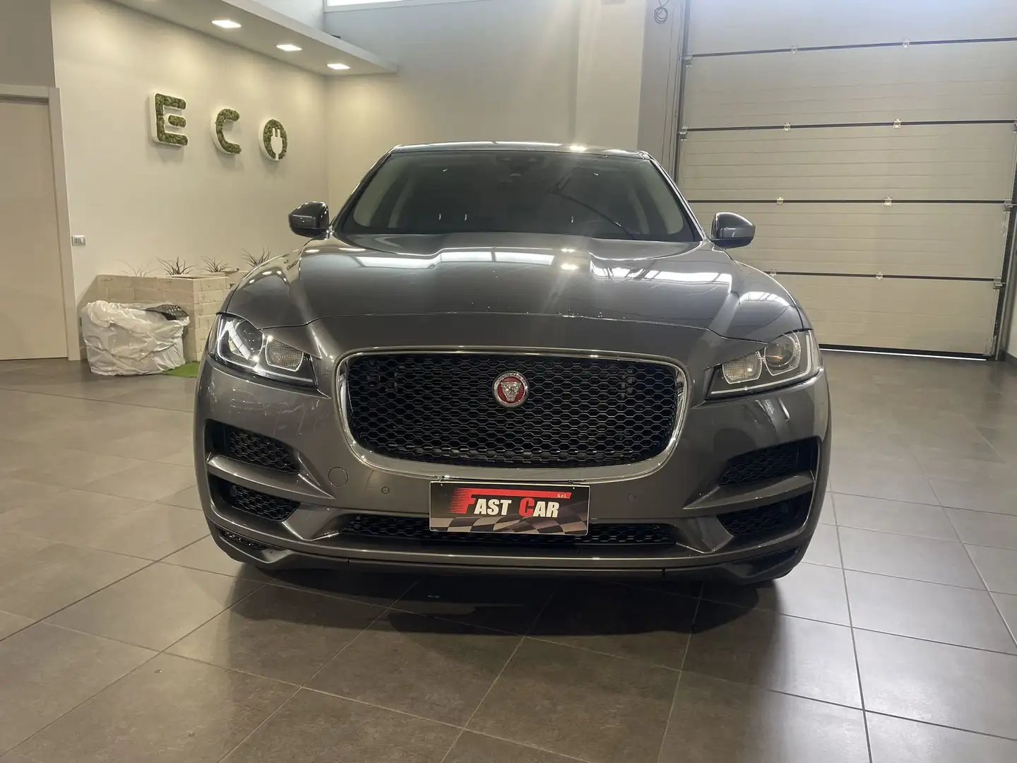 Jaguar F-Pace 2.0 D 180 CV aut. Portfolio Grigio - 2