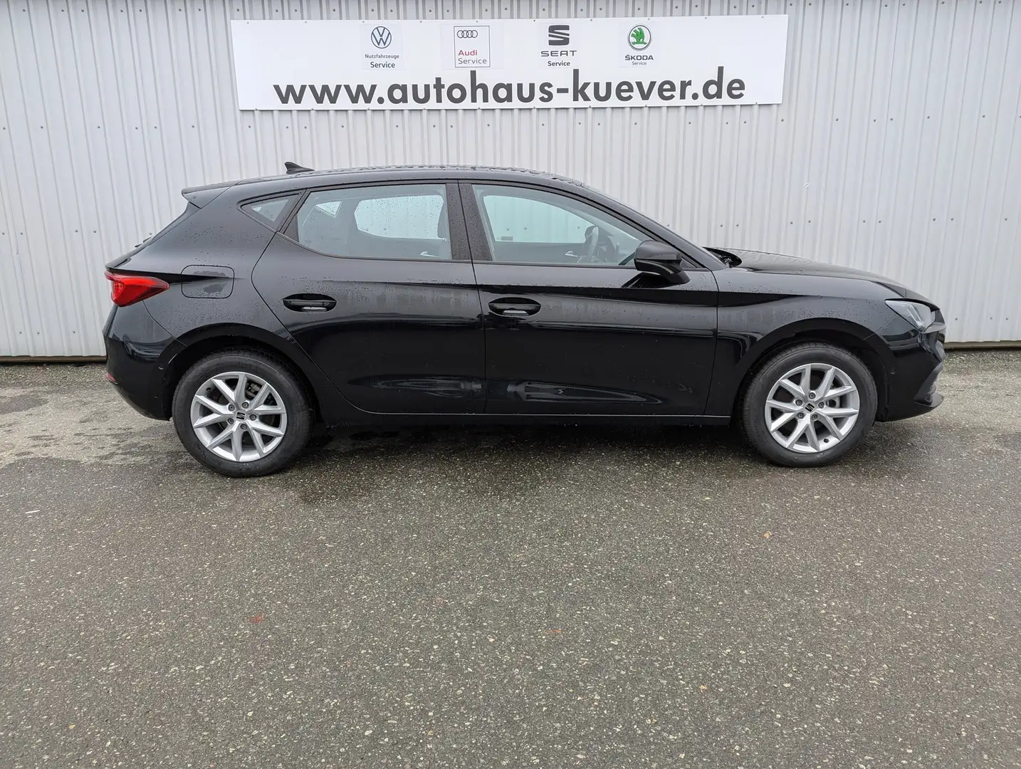 SEAT Leon Style 1,0 eTSI DSG Navi+ACC+LED+Shzg. Schwarz - 2