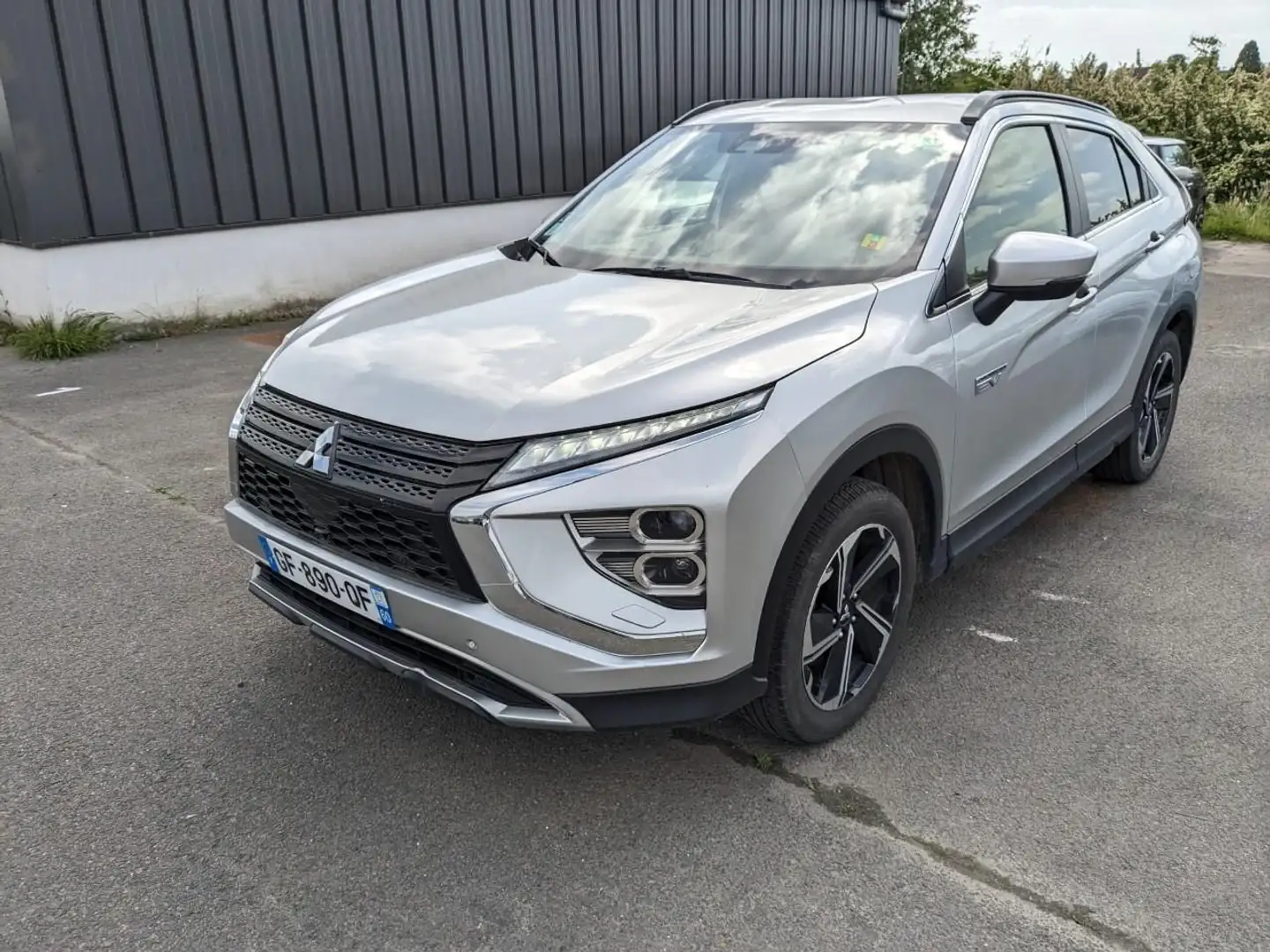 Mitsubishi Eclipse Cross 2.4 PHEV Kaiteki Auto 4WD Plateado - 2