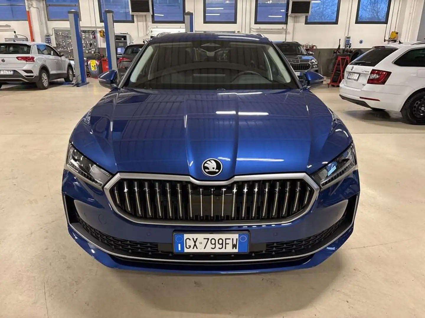 Skoda Superb 2.0 TDI DSG Wagon Style Nero - 2