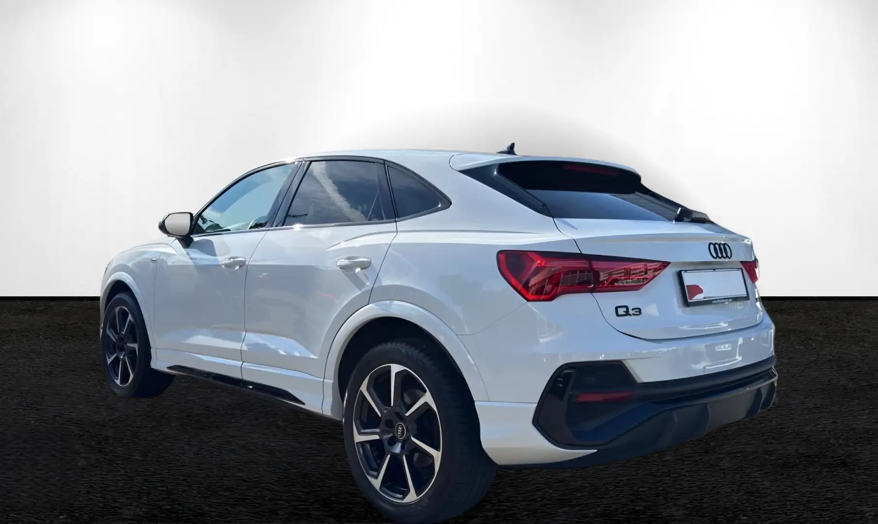 Audi Q3 Sportback 35 1.5 tfsi Identity Black s-tronic - 2
