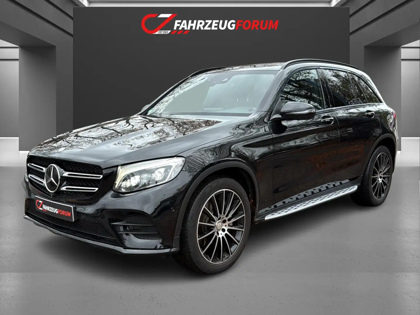 Mercedes-Benz GLC 220 d 4Matic AMG Pano*Distronic Plus*360* Schwarz - 1